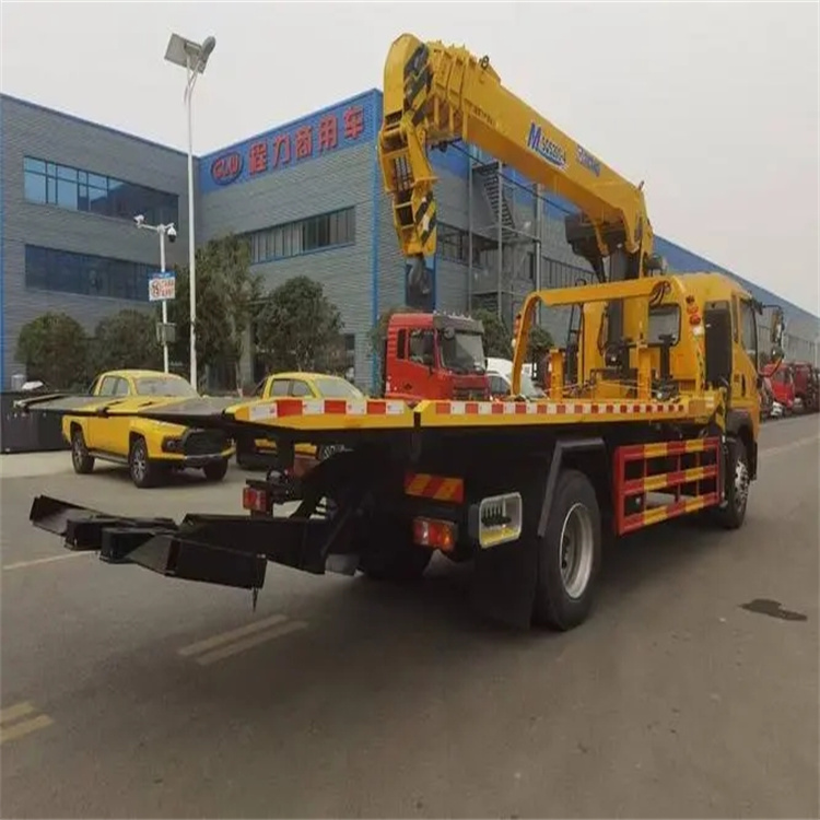 安庆附近小随车吊出租电话，轻松解决搬运烦恼